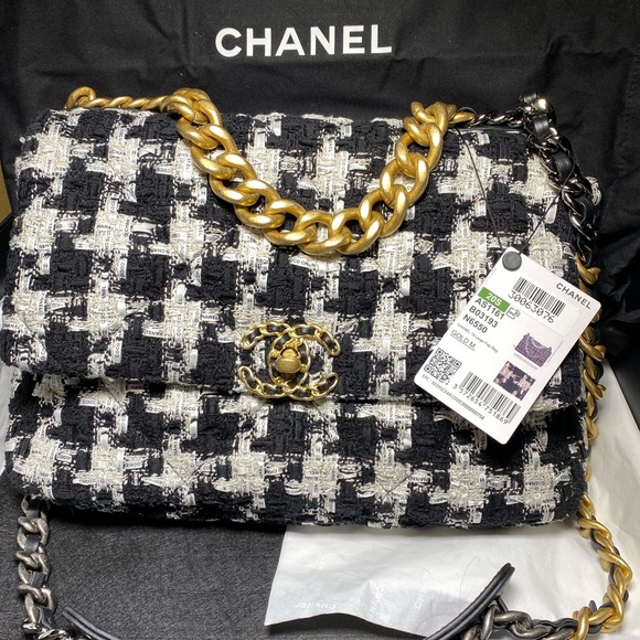 Authentic Chanel 19 large tweed coco ribbon flap bag. - Picture 3 of 5
